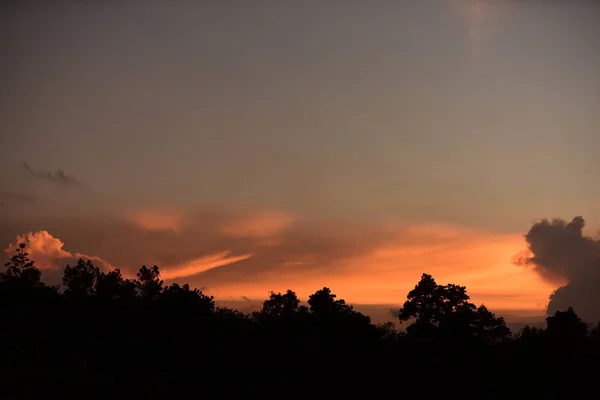 Après Coucher Soleil Ciel Avant Soirée Avec Des Nuages Dorés — Photo