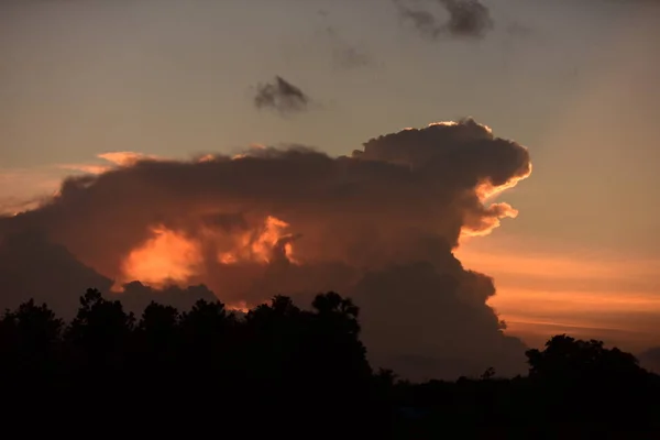 Céu Bonito Nuvens Douradas Pôr Sol Usar Como Imagem Fundo — Fotografia de Stock