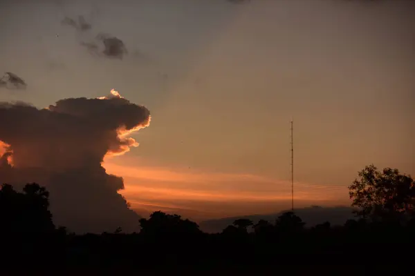 Hermoso Cielo Nubes Doradas Puesta Del Sol Uso Como Imagen — Foto de Stock