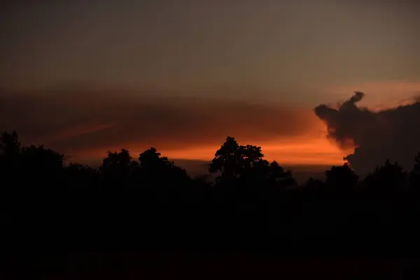 Schöner Himmel Und Goldene Wolken Sonnenuntergang Als Hintergrundbild — Stockfoto