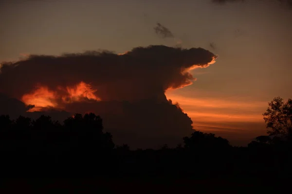Dopo Tramonto Cielo Prima Della Sera Con Nuvole Dorate Arancione — Foto Stock