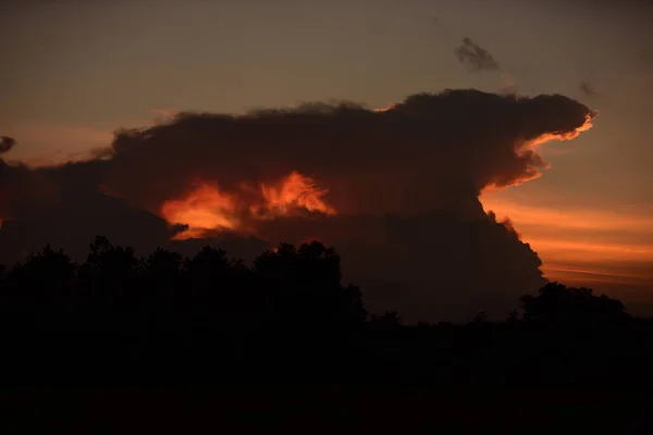 Schöner Himmel Und Goldene Wolken Sonnenuntergang Als Hintergrundbild — Stockfoto