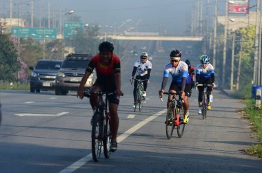 Amatör bisikletçi görsel Engelli olan çocuklar için bir sadaka programında rekabet. Chonburi Chanthaburi, Tayland, thailand, için rota 129 km 17 Mart 2018 olduğunu.