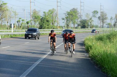 Amatör bisikletçi görsel Engelli olan çocuklar için bir sadaka programında rekabet. Chanthaburi, Tayland için Chonburi. 17 Mart 2018 üzerinde yoldur 129 km.