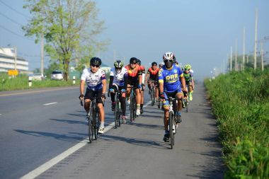 Amatör bisikletçi görsel Engelli olan çocuklar için bir sadaka programında rekabet. Chanthaburi, Tayland için Chonburi. 17 Mart 2018 üzerinde yoldur 129 km.