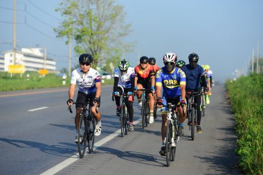 Amatör bisikletçi görsel Engelli olan çocuklar için bir sadaka programında rekabet. Chonburi Chanthaburi, Tayland, thailand, için rota 129 km 17 Mart 2018 olduğunu.
