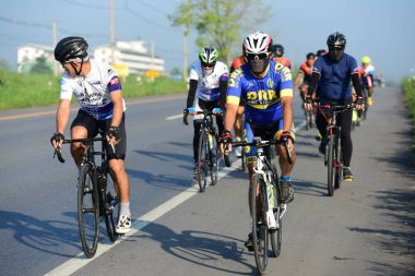 Amatör bisikletçi görsel Engelli olan çocuklar için bir sadaka programında rekabet. Chanthaburi, Tayland için Chonburi. 17 Mart 2018 üzerinde yoldur 129 km.