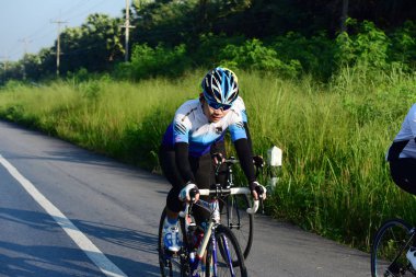Sadaka Bisiklet turnuva yardım çocuklarla görme bozukluğu 10 Haziran 2017 Petchaburi, Tayland at.