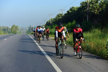 Amatör bisikletçi görsel Engelli olan çocuklar için bir sadaka programında rekabet. Chonburi Chanthaburi, Tayland, thailand, için rota 129 km 17 Mart 2018 olduğunu.