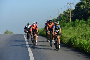 Amatör bisikletçi görsel Engelli olan çocuklar için bir sadaka programında rekabet. Chonburi Chanthaburi, Tayland, thailand, için rota 129 km 17 Mart 2018 olduğunu.