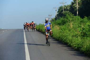 Amatör bisikletçi görsel Engelli olan çocuklar için bir sadaka programında rekabet. Chonburi Chanthaburi, Tayland, thailand, için rota 129 km 17 Mart 2018 olduğunu.