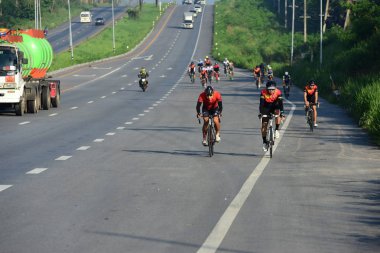 Amatör bisikletçi görsel Engelli olan çocuklar için bir sadaka programında rekabet. Chonburi Chanthaburi, Tayland, thailand, için rota 129 km 17 Mart 2018 olduğunu.