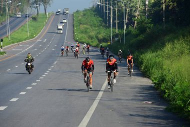 Amatör bisikletçi görsel Engelli olan çocuklar için bir sadaka programında rekabet. Chonburi Chanthaburi, Tayland, thailand, için rota 129 km 17 Mart 2018 olduğunu.