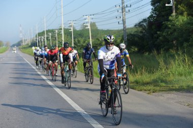 Amatör bisikletçi görsel Engelli olan çocuklar için bir sadaka programında rekabet. Chonburi Chanthaburi, Tayland, thailand, için rota 129 km 17 Mart 2018 olduğunu.