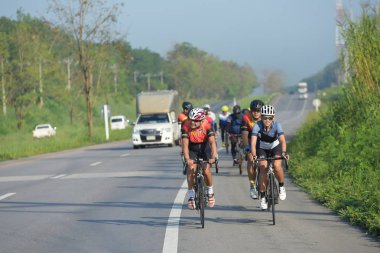 Amatör bisikletçi görsel Engelli olan çocuklar için bir sadaka programında rekabet. Chonburi Chanthaburi, Tayland, thailand, için rota 129 km 17 Mart 2018 olduğunu.