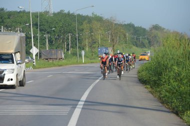 Amatör bisikletçi görsel Engelli olan çocuklar için bir sadaka programında rekabet. Chonburi Chanthaburi, Tayland, thailand, için rota 129 km 17 Mart 2018 olduğunu.