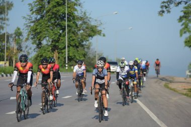 Sadaka Bisiklet turnuva yardım çocuklarla görme bozukluğu 10 Haziran 2017 Petchaburi, Tayland at.