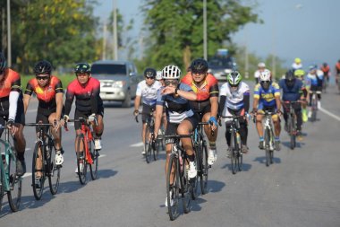 Bisikletçi gel charity olay 18 Kasım 2017: Phetchaburi, Thailand içinde katılmak.