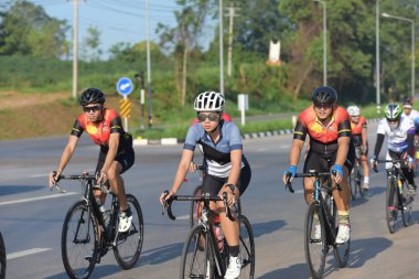 Amatör bisikletçi görsel Engelli olan çocuklar için bir sadaka programında rekabet. Chonburi Chanthaburi, Tayland, thailand, için rota 129 km 17 Mart 2018 olduğunu.