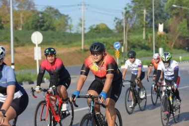 Sadaka Bisiklet turnuva yardım çocuklarla görme bozukluğu 10 Haziran 2017 Petchaburi, Tayland at.