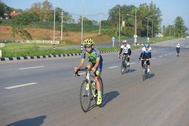 Sadaka Bisiklet turnuva yardım çocuklarla görme bozukluğu 10 Haziran 2017 Petchaburi, Tayland at.