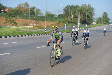 Amatör bisikletçi görsel Engelli olan çocuklar için bir sadaka programında rekabet. Chonburi Chanthaburi, Tayland, thailand, için rota 129 km 17 Mart 2018 olduğunu.