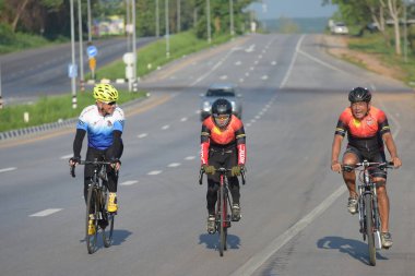 Sadaka Bisiklet turnuva yardım çocuklarla görme bozukluğu 10 Haziran 2017 Petchaburi, Tayland at.