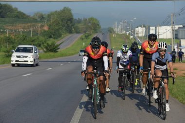 Sadaka Bisiklet turnuva yardım çocuklarla görme bozukluğu 10 Haziran 2017 Petchaburi, Tayland at.