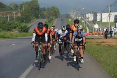 Sadaka Bisiklet turnuva yardım çocuklarla görme bozukluğu 10 Haziran 2017 Petchaburi, Tayland at.