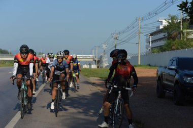 Sadaka Bisiklet turnuva yardım çocuklarla görme bozukluğu 10 Haziran 2017 Petchaburi, Tayland at.
