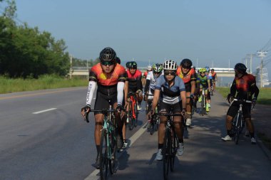 Sadaka Bisiklet turnuva yardım çocuklarla görme bozukluğu 10 Haziran 2017 Petchaburi, Tayland at.