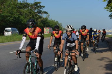 Sadaka Bisiklet turnuva yardım çocuklarla görme bozukluğu 10 Haziran 2017 Petchaburi, Tayland at.