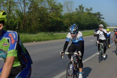 Sadaka Bisiklet turnuva yardım çocuklarla görme bozukluğu 10 Haziran 2017 Petchaburi, Tayland at.