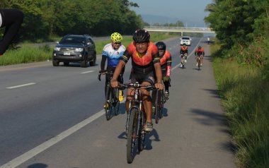 Sadaka Bisiklet turnuva yardım çocuklarla görme bozukluğu 10 Haziran 2017 Petchaburi, Tayland at.