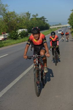 Amatör bisikletçi görsel Engelli olan çocuklar için bir sadaka programında rekabet. Chonburi Chanthaburi, Tayland, thailand, için rota 129 km 17 Mart 2018 olduğunu.
