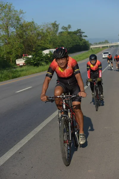 Аматорські Велосипедиста Вони Змагаються Благодійної Програми Візуального Неповносправні Від Чонбурі — стокове фото