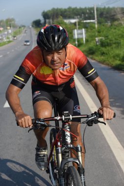 Amatör bisikletçi görsel Engelli olan çocuklar için bir sadaka programında rekabet. Chonburi Chanthaburi, Tayland, thailand, için rota 129 km 17 Mart 2018 olduğunu.