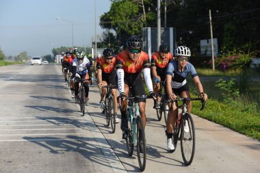 Amatör bisikletçi görsel Engelli olan çocuklar için bir sadaka programında rekabet. Chonburi Chanthaburi, Tayland, thailand, için rota 129 km 17 Mart 2018 olduğunu.