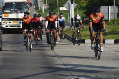 Amatör bisikletçi görsel Engelli olan çocuklar için bir sadaka programında rekabet. Chonburi Chanthaburi, Tayland, thailand, için rota 129 km 17 Mart 2018 olduğunu.