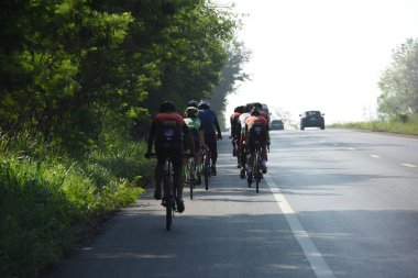 Amatör bisikletçi görsel Engelli olan çocuklar için bir sadaka programında rekabet. Chonburi Chanthaburi, Tayland, thailand, için rota 129 km 17 Mart 2018 olduğunu.