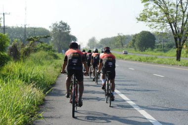 Amatör bisikletçi görsel Engelli olan çocuklar için bir sadaka programında rekabet. Chonburi Chanthaburi, Tayland, thailand, için rota 129 km 17 Mart 2018 olduğunu.