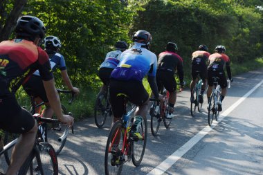 Amatör bisikletçi görsel Engelli olan çocuklar için bir sadaka programında rekabet. Chonburi Chanthaburi, Tayland, thailand, için rota 129 km 17 Mart 2018 olduğunu.