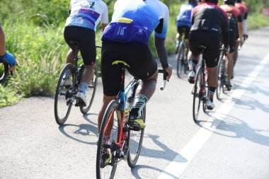 Amatör bisikletçi görsel Engelli olan çocuklar için bir sadaka programında rekabet. Chonburi Chanthaburi, Tayland, thailand, için rota 129 km 17 Mart 2018 olduğunu.