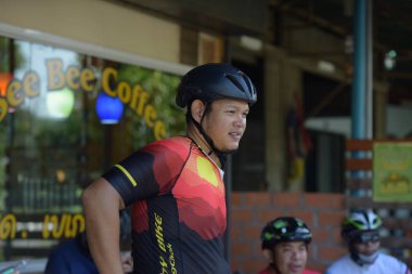 Amatör bisikletçi görsel Engelli olan çocuklar için bir sadaka programında rekabet. Chonburi Chanthaburi, Tayland, thailand, için rota 129 km 17 Mart 2018 olduğunu.