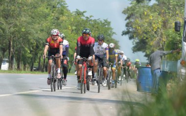 Amatör bisikletçi görsel Engelli olan çocuklar için bir sadaka programında rekabet. Chonburi Chanthaburi, Tayland, thailand, için rota 129 km 17 Mart 2018 olduğunu.