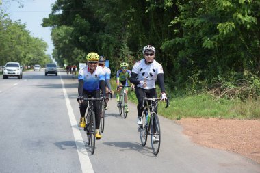 Amatör bisikletçi görsel Engelli olan çocuklar için bir sadaka programında rekabet. Chonburi Chanthaburi, Tayland, thailand, için rota 129 km 17 Mart 2018 olduğunu.