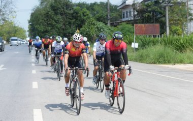 Amatör bisikletçi görsel Engelli olan çocuklar için bir sadaka programında rekabet. Chonburi Chanthaburi, Tayland, thailand, için rota 129 km 17 Mart 2018 olduğunu.