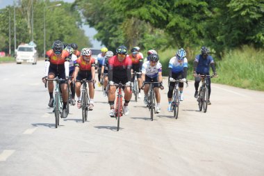 Amatör bisikletçi görsel Engelli olan çocuklar için bir sadaka programında rekabet. Chonburi Chanthaburi, Tayland, thailand, için rota 129 km 17 Mart 2018 olduğunu.
