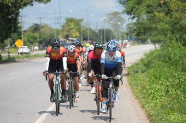 Amatör bisikletçi görsel Engelli olan çocuklar için bir sadaka programında rekabet. Chonburi Chanthaburi, Tayland, thailand, için rota 129 km 17 Mart 2018 olduğunu.