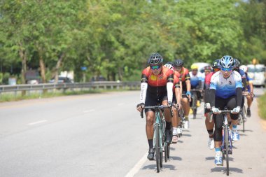 Amatör bisikletçi görsel Engelli olan çocuklar için bir sadaka programında rekabet. Chonburi Chanthaburi, Tayland, thailand, için rota 129 km 17 Mart 2018 olduğunu.